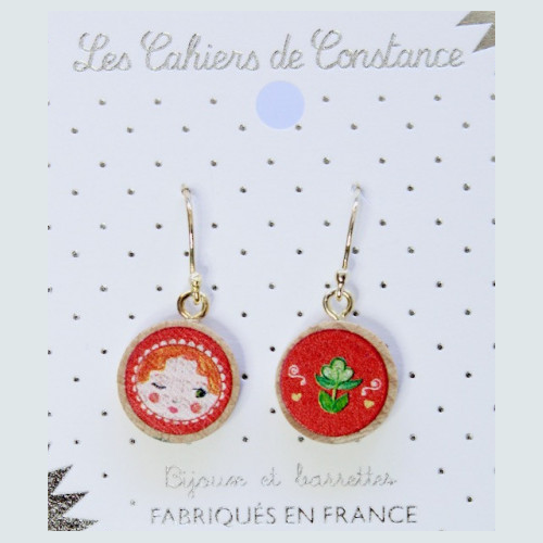Petites boucles pendantes Matriochka rouge origine France