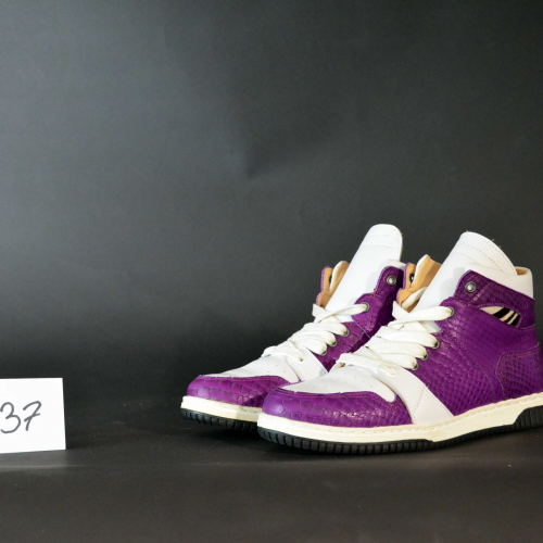 Sneakers en cuir écailles violet et blanc
