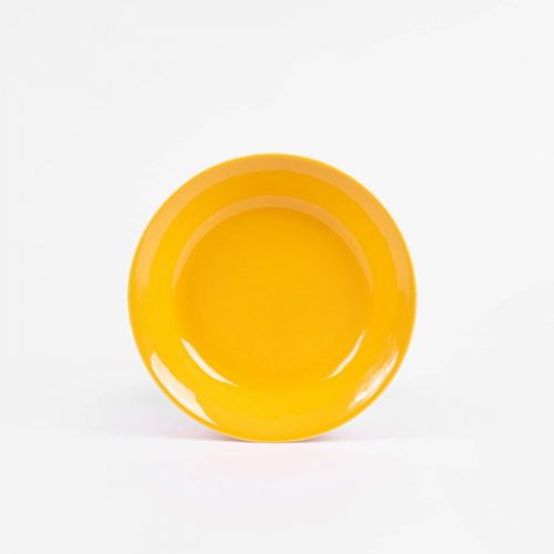 L'assiette creuse ronde en porcelaine en jaune solaire